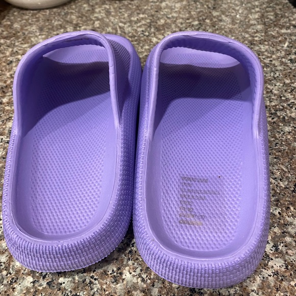 COPY - Women’s Academy Purple Sandals Size 5-6 (New Without Tags-PERFECT condit… - Picture 3 of 6